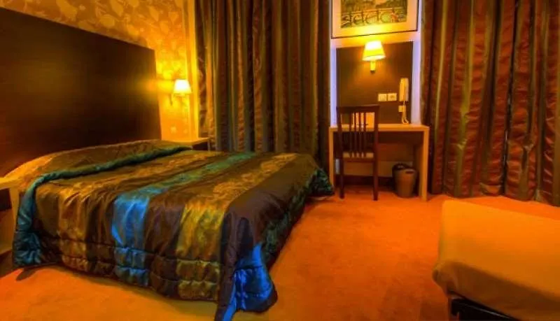 Des Trois Gares Otel Paris
