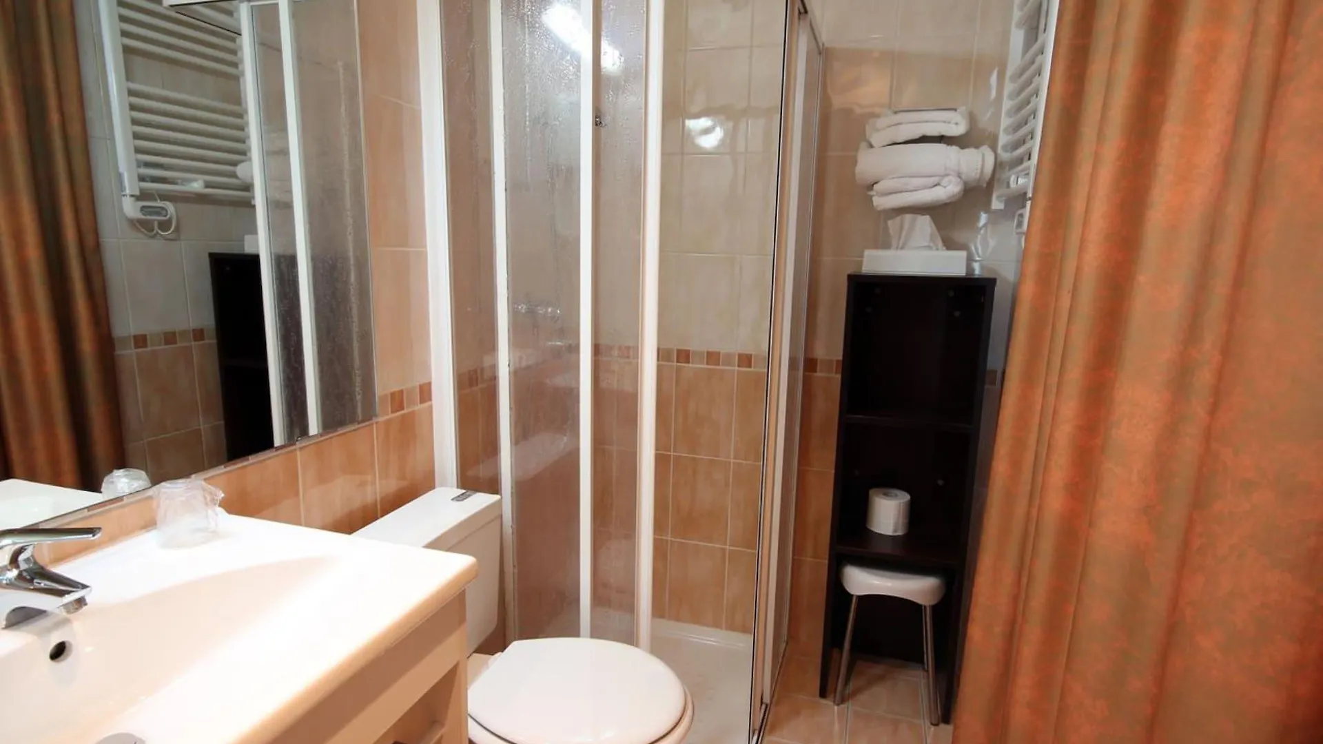 Des Trois Gares Hotel 3*